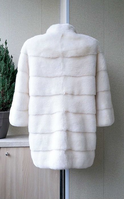 Haina de blana Vizon , blană nurcă ,   alb color