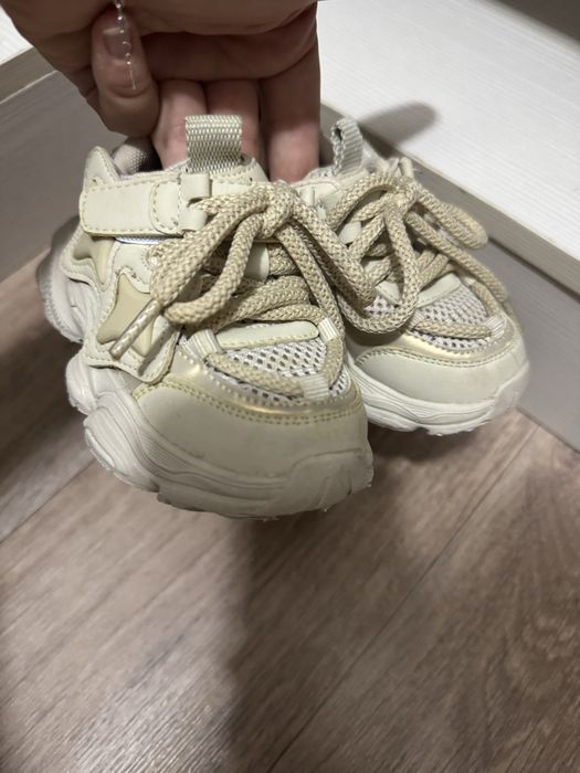 Продам детские кроссы