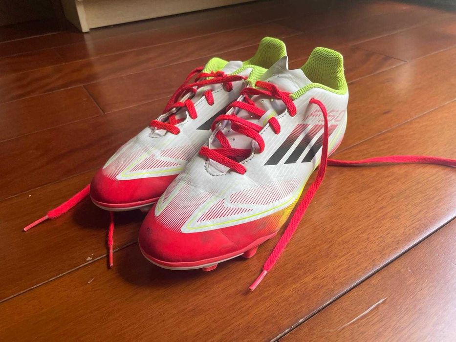 Vand ghete de fotbal Adidas F50, marimea 37 1/3