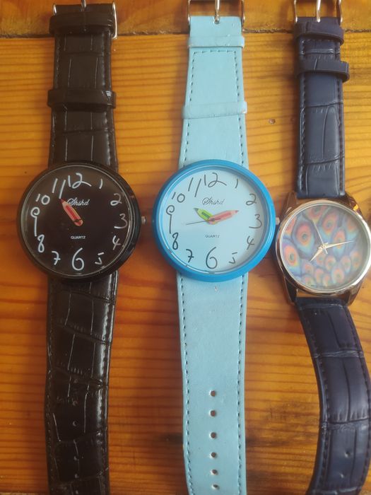 Часы наручные универсальные.