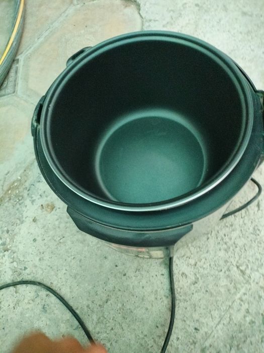 Продаеться мултиварка