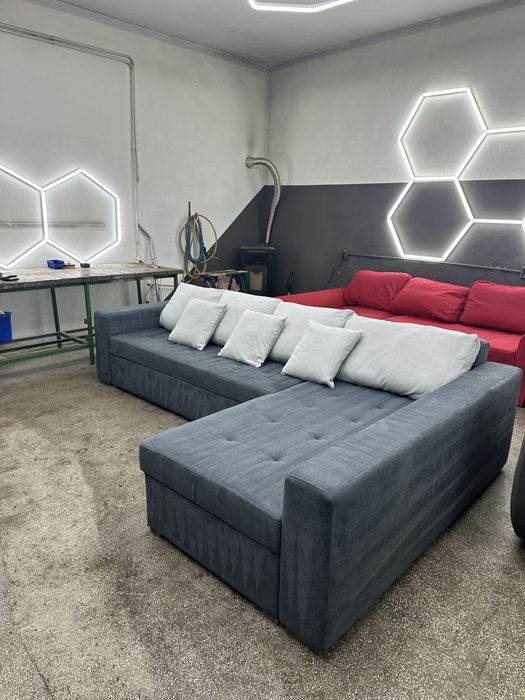 Coltar extensibil ca NOU cu lada de depozitare si perne