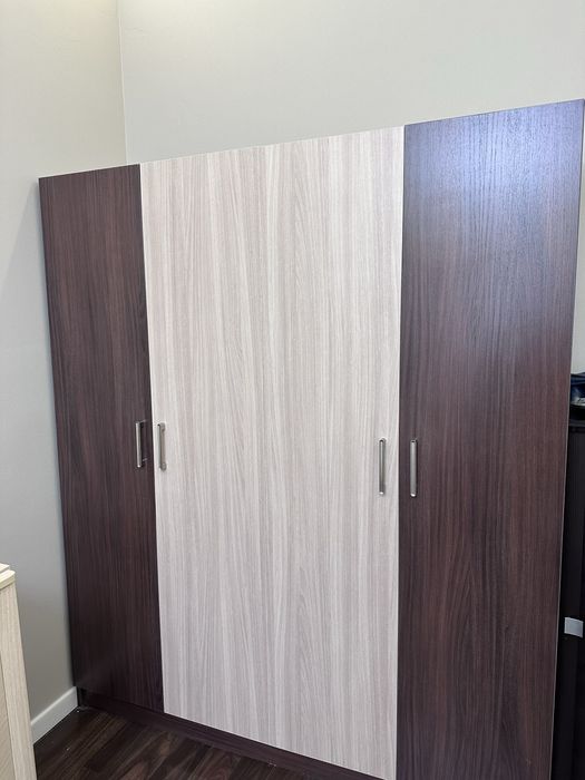 Продам шкаф плательный