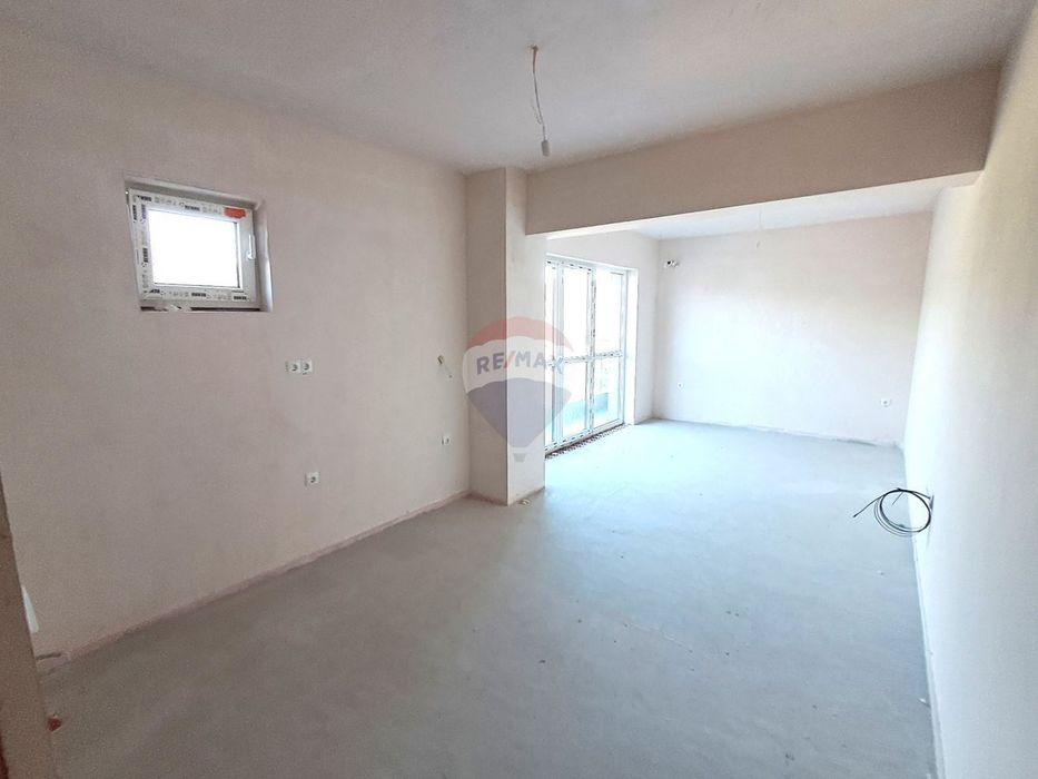 Продава се Двустаен апартамент в Варна, Изгрев - 70 кв.м за 2072 €/кв.м - Снимка #1