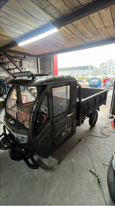 Кабиной трицикл электрический