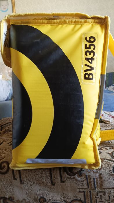 Продаю сумку Яндекс го