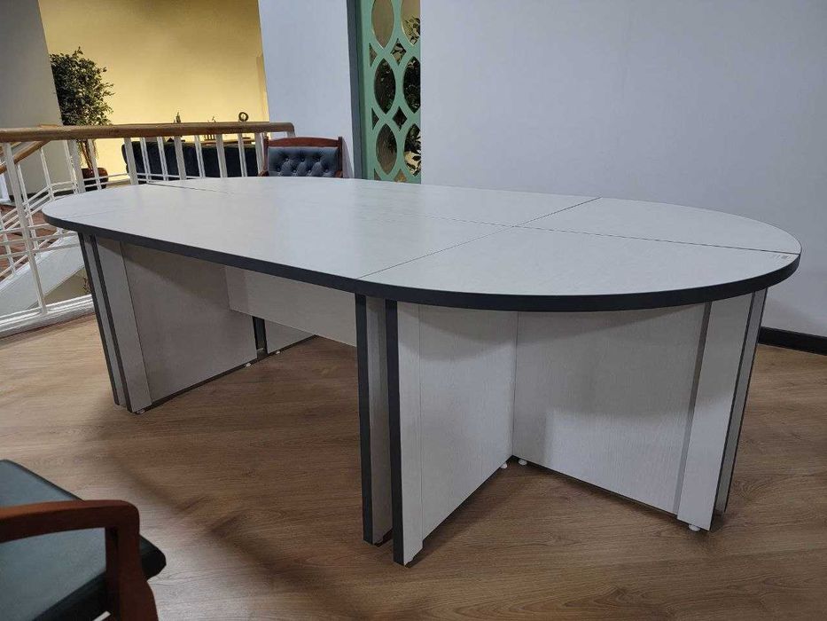 Стол для заседания