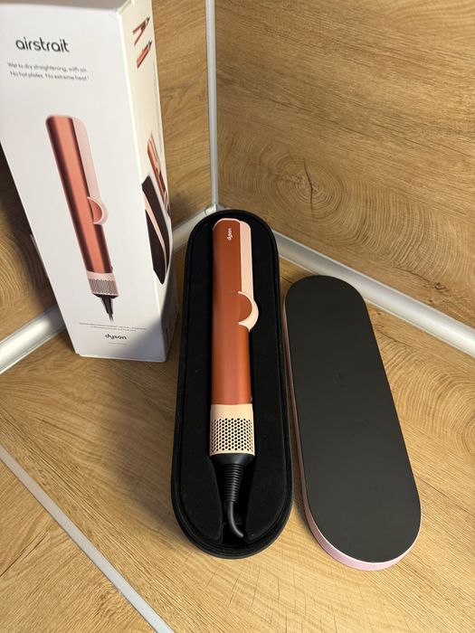 Dyson Airstrait преса