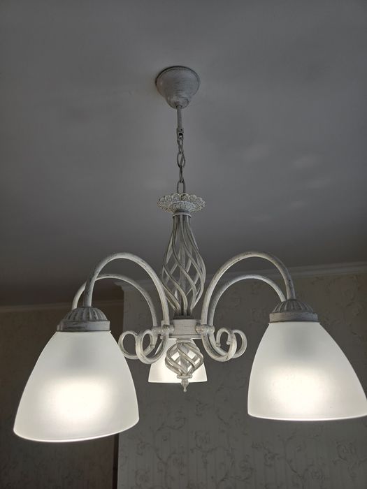 Люстры одинаковые 4 шт