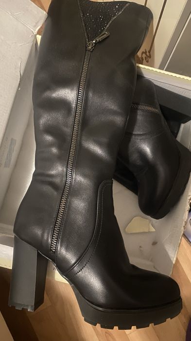 Продаютя новые сапоги