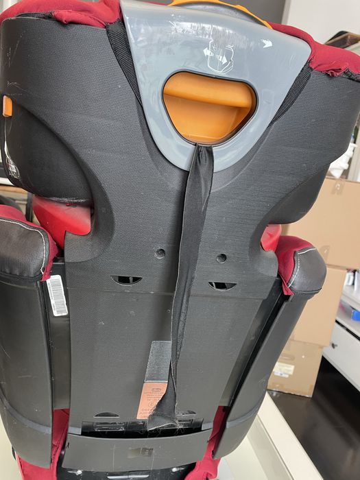 Scaunul auto Chicco Oasys 2-3 Evo FixPlus 15-36 kg