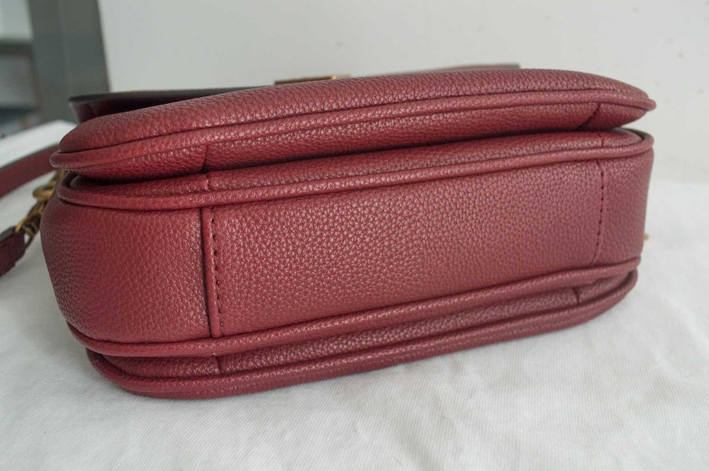 Дамска чанта Guess, цвят бордо, отлично състояние