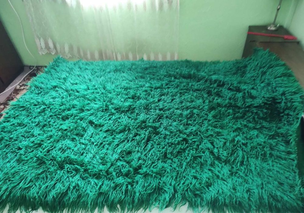 Автентичен ръчно тъкан реснач от 100% вълна в зелен и червен цвят