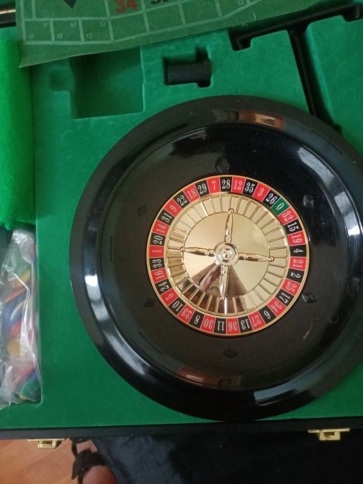 Ruleta tip valiza de vânzare.