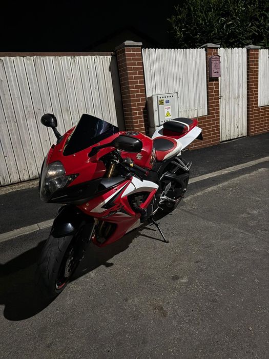 Vând gsx-r k7 600