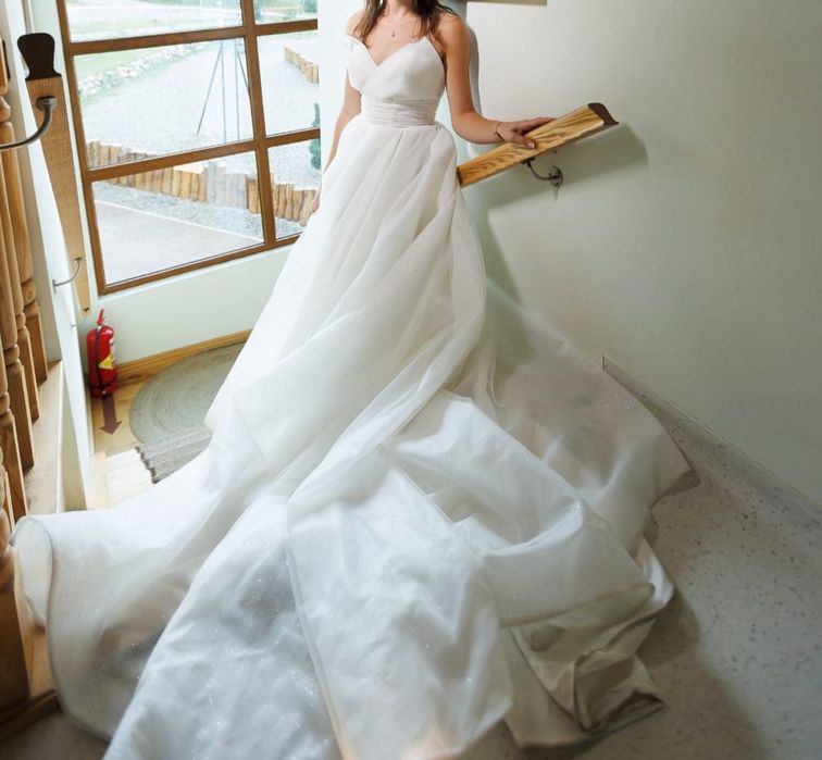 Vând 2 rochii de mireasa