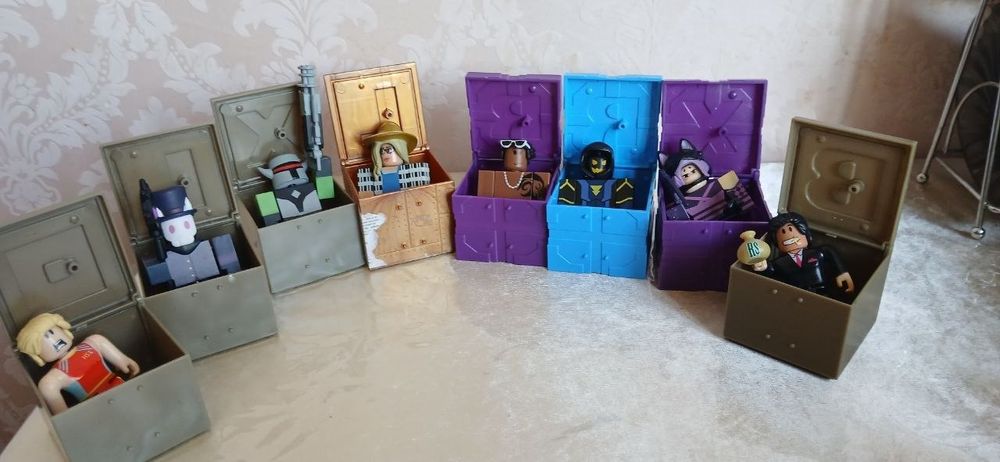 Коллекционые фигурки Roblox
