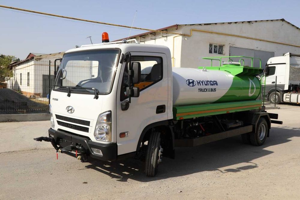 Водовоз Поливомойка HYUNDAI  4 куб, с насосом  в НАЛИЧИИ