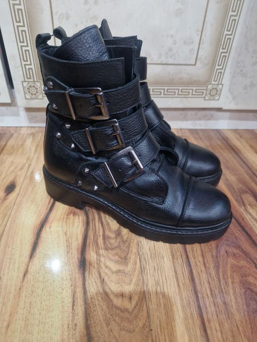 Ghete din piele masura 36 la doar 45 lei