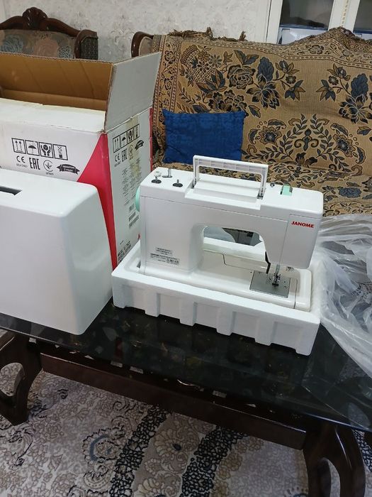 Швейная машинка JANOME