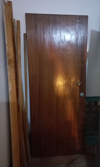 Отдам двери,обращаться на WhatsApp