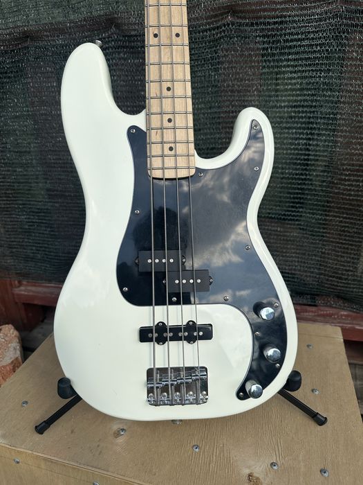 Бас гитара Squier Affinity Series Precision Bass