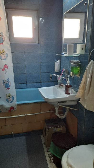 Vând apartament 3 camere decomandat zona Vișoi