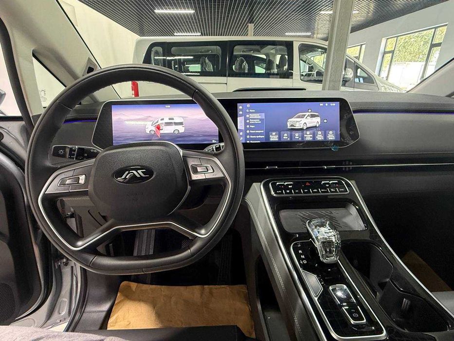 Yangi JAC RF8 — Premium minivenning yangi darajasi