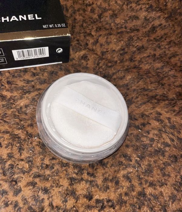 Хайлайтър на Chanel,сенки под формата на кубче