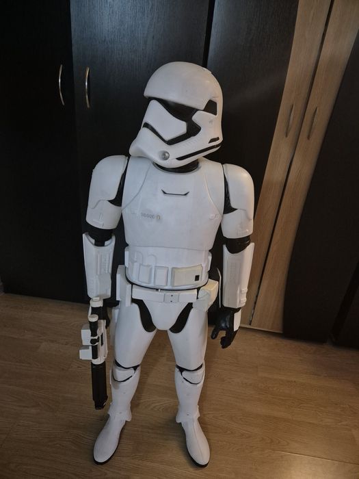 Star Wars Vll 120 cm First Order Storm Trooper w/ Motion Activated Sou