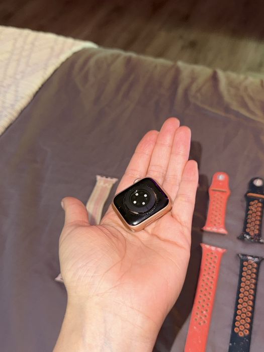 Apple Watch Series 6 40 mm Rose Gold + 5 ремешков