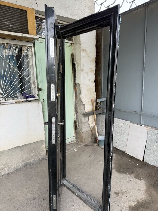 Eshik Sotiladi  doʻmdan yechilgan holati yaxshi