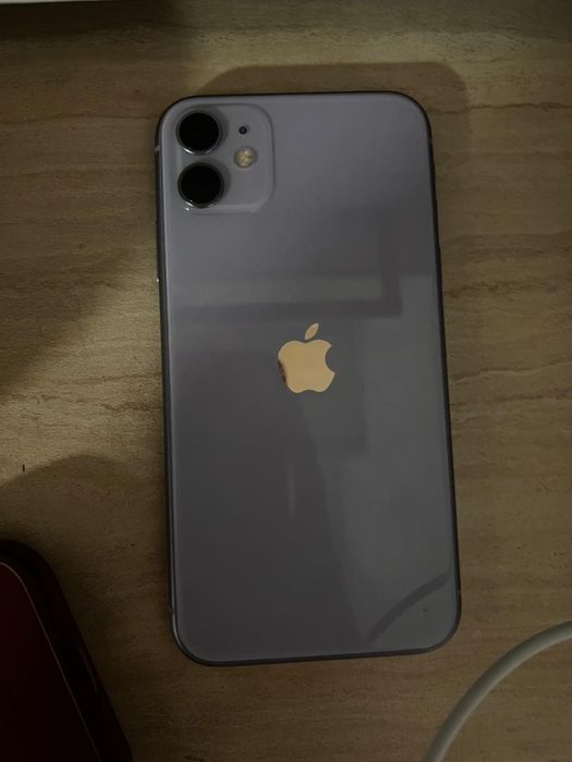 Продам айфон 11 на 128 гб