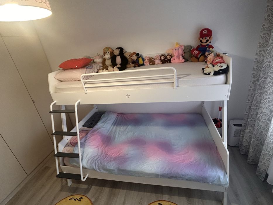 Pat supraetajat si saltele copii