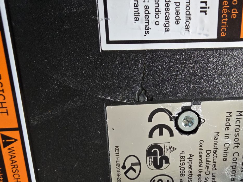 Consola Xbox clasic modata cu jocuri