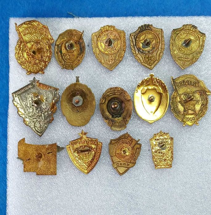 значки знаки СССР тяжелый металл отличники 15шт.