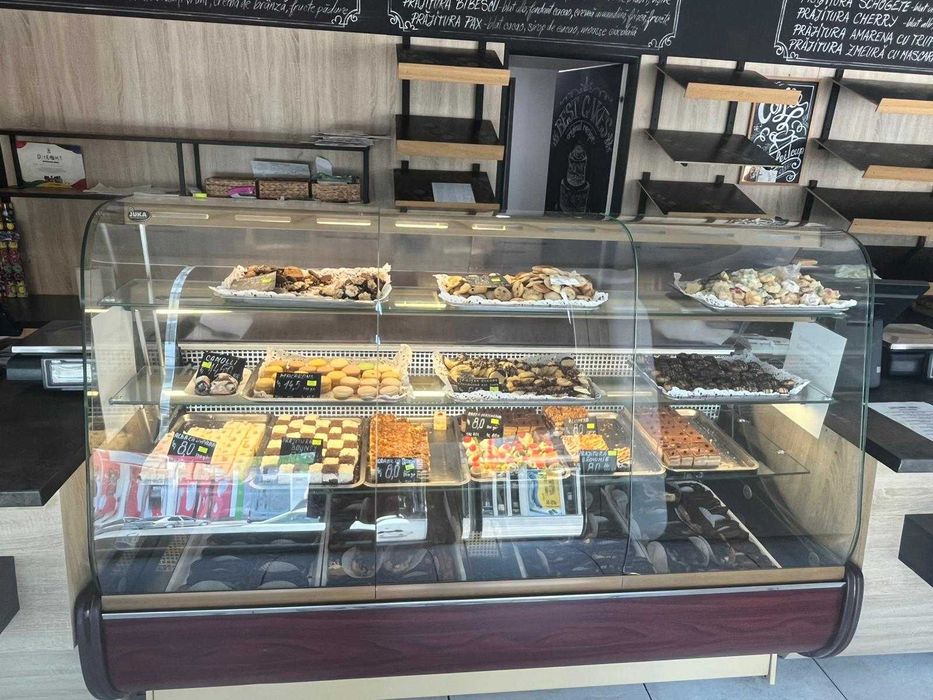 Vitrina cofetarie