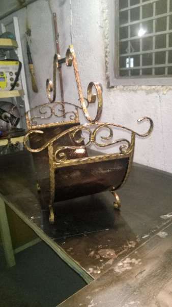 кошница за дърва от ковано желязо