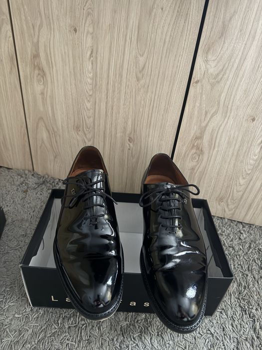 Vand costum LaelFashion marimea 56. Vine cu camasa L si pantofi marinea 45!