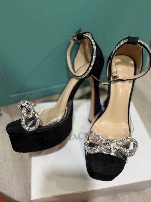 Замшевые туфли.