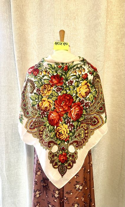 Batic traditional cu motive florale 110 cm