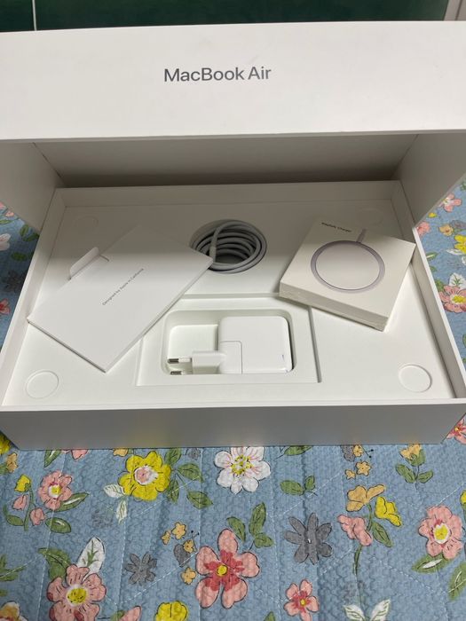 MacBook M1, полный комплект и MagicMouse 2