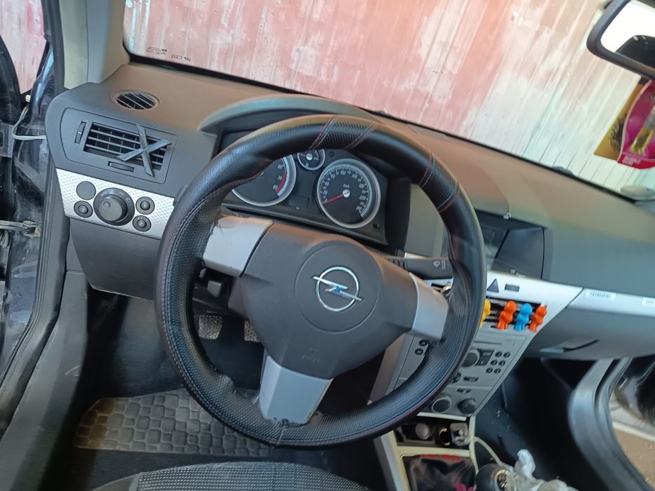 Vând Opel Astra H hatchback 2005.  1.8 benzină/GPL