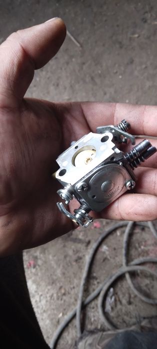 Vând piese de Husqvarna 40