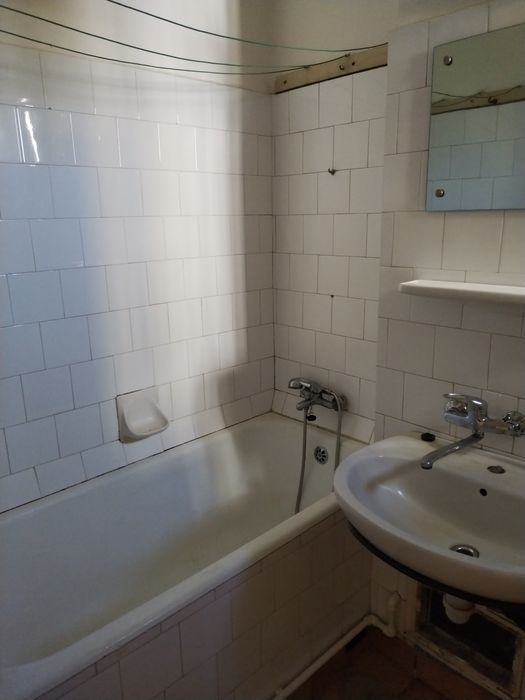 Vând sau schimb apartament 3 camere,etaj  3,zona Kogălniceanu Deva