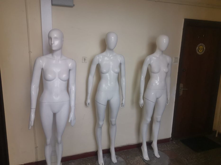 Vând manechine si diverse din fibră de sticla