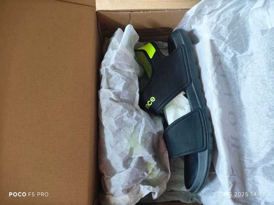 Юношески сандали New Balance, eur 40