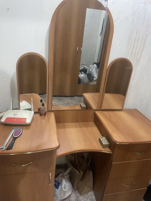 Продам трюмо с зеркалом б/у