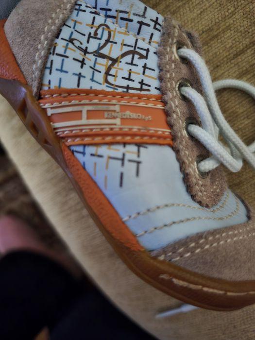 Удобни и красиви  маркови обувчици от естествена кожа,