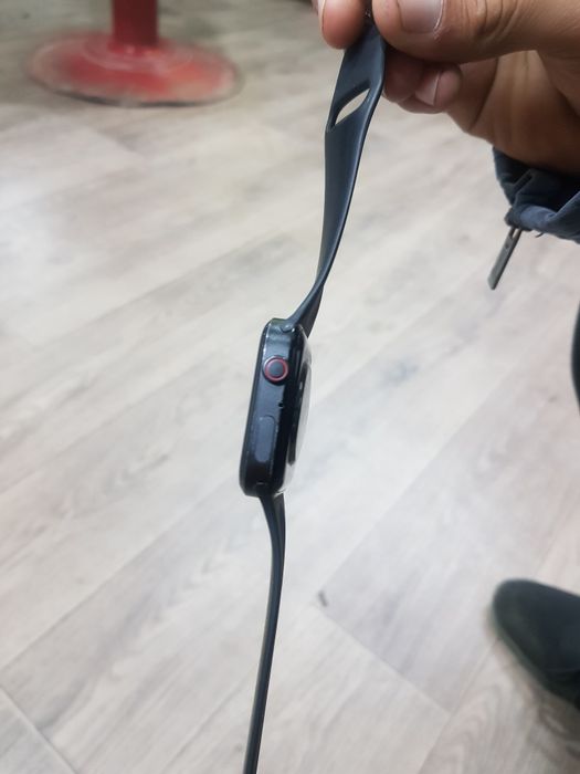 Smart watch sotiladi